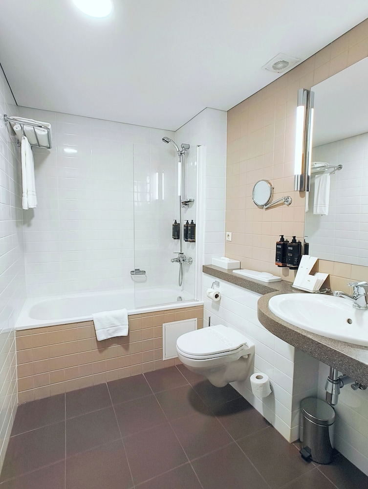 Apartamento con Cama Doble y Salón del hotel Mercure Marijampole. Foto 4