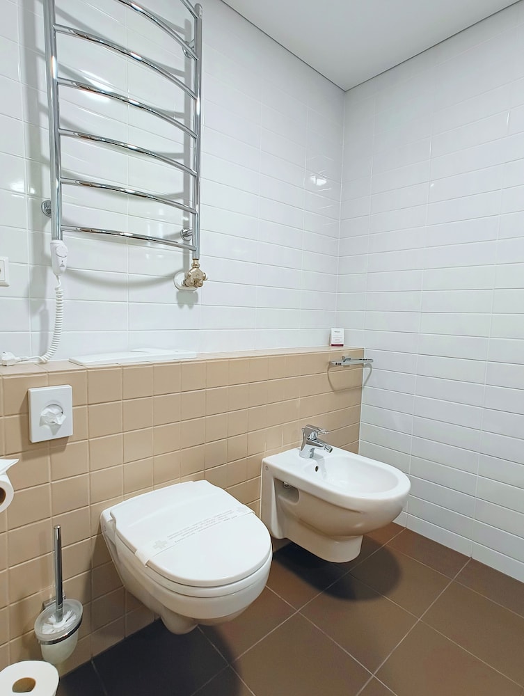 Apartamento con Cama Doble y Salón del hotel Mercure Marijampole. Foto 5