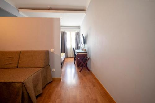 Habitación Triple del hotel Onix. Foto 5