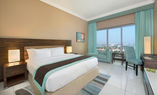 Habitación Deluxe con cama extragrande del hotel Atana. Foto 3