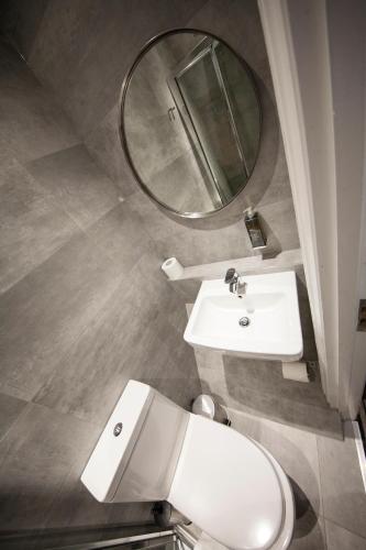 Habitación Doble con baño privado del hotel St George's Inn Victoria. Foto 4