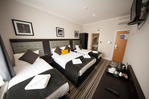 Habitación Cuádruple con baño privado del hotel St George's Inn Victoria. Foto 3