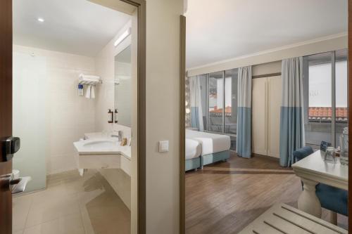 Habitación Doble Superior con balcón - 2 camas individuales del hotel Madeira. Foto 4