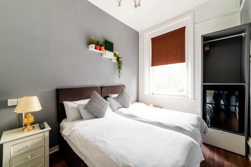 Habitación Doble con baño compartido - 1 o 2 camas del hotel Book A Bed. Foto 7