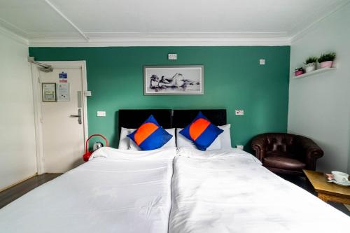 Habitación Doble con baño compartido - 1 o 2 camas del hotel Book A Bed. Foto 13