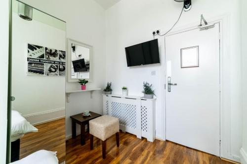 Habitación Individual con baño compartido del hotel Book A Bed