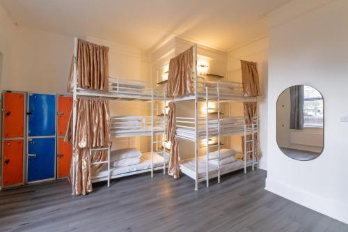 Cama en habitación compartida mixta - 12 camas del hotel Book A Bed. Foto 2