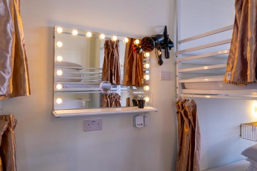 Cama en habitación compartida femenina de 8 camas del hotel Book A Bed. Foto 4