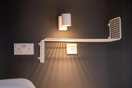 Cama en habitación compartida mixta de 6 camas del hotel Book A Bed. Foto 5