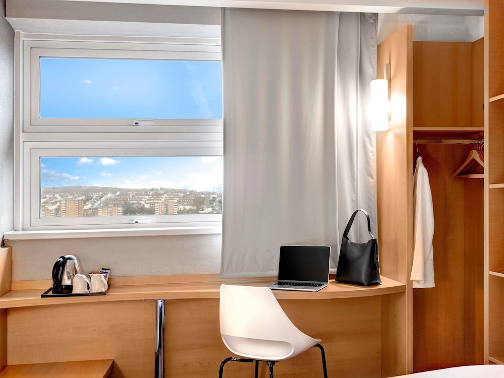 Habitación estándar, 3 camas individuales del hotel Ibis Brighton City Centre - Station. Foto 4