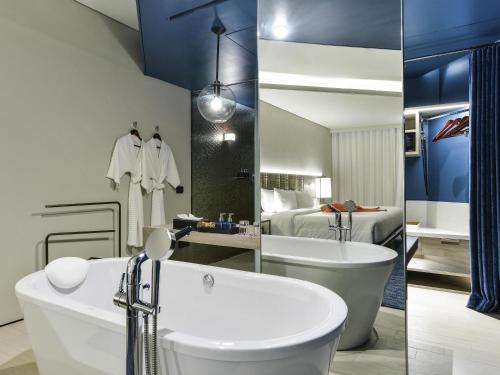 Sea Breeze (Double Queen), 2 Queen Size Beds, Garden View del hotel Veranda Resort Pattaya Mgallery - Sha Extra Plus. Foto 4