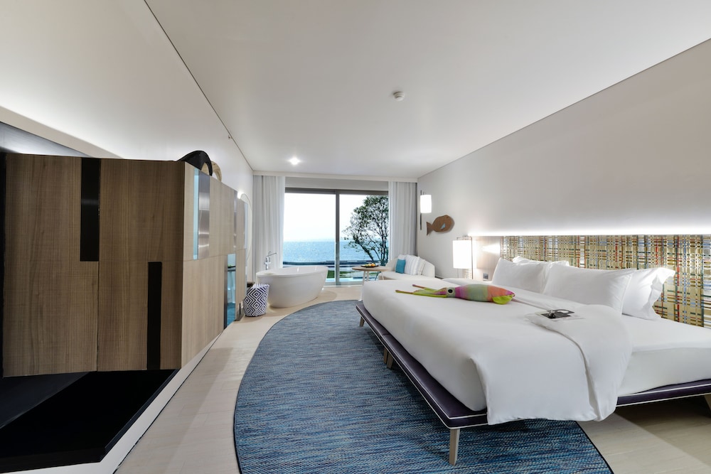 OCEAN FRONT ROOM, 1 King Bed del hotel Veranda Resort Pattaya Mgallery - Sha Extra Plus. Foto 1
