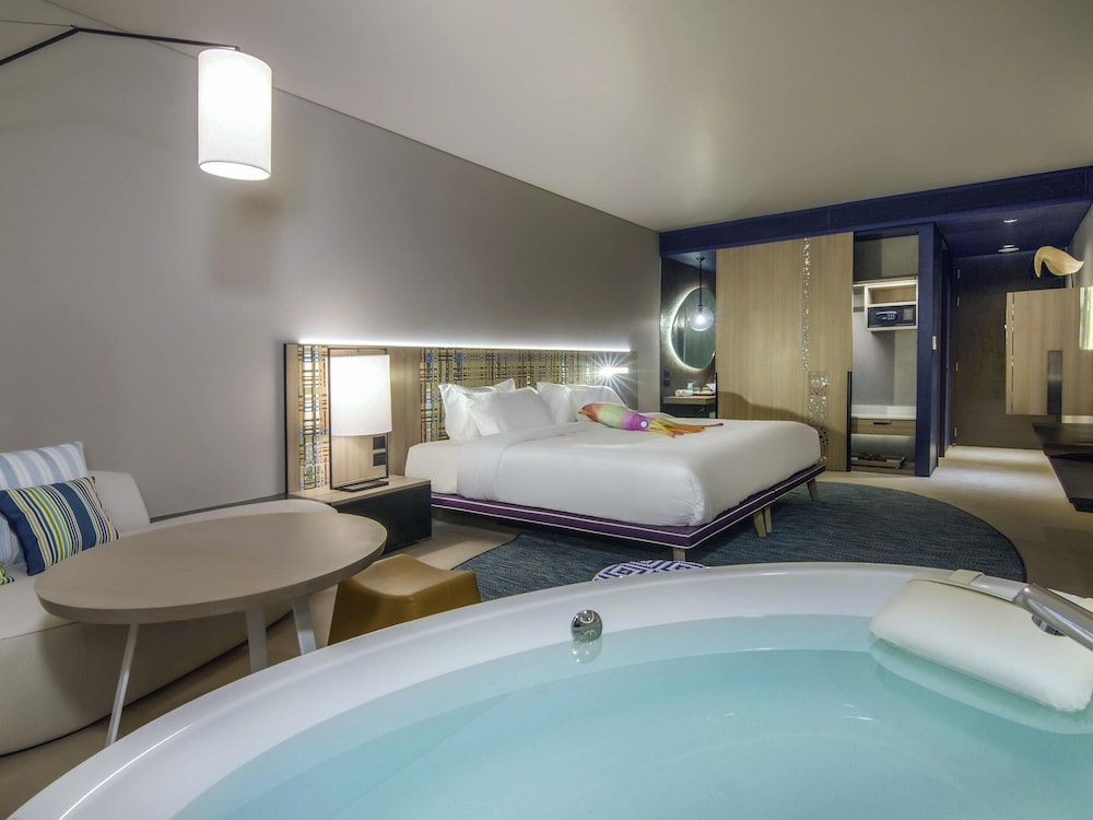 OCEAN FRONT ROOM, 1 King Bed del hotel Veranda Resort Pattaya Mgallery - Sha Extra Plus. Foto 4