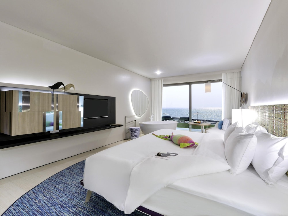 OCEAN FRONT ROOM, 1 King Bed del hotel Veranda Resort Pattaya Mgallery - Sha Extra Plus. Foto 7