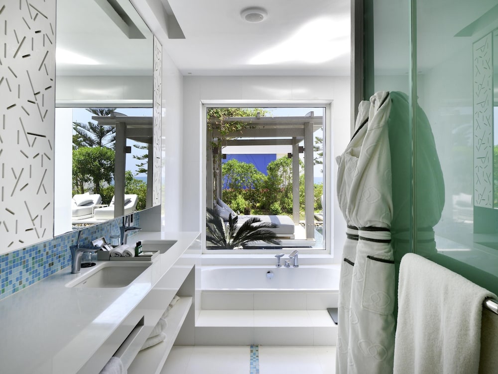 Villa Signature, 1 cama king size y 2 camas individuales, vistas al mar, piscina privada del hotel Sofitel Tamuda Bay Beach and Spa. Foto 5