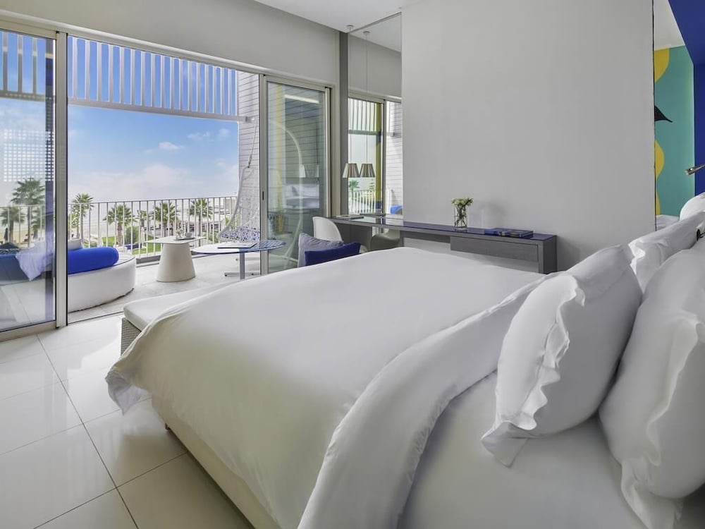 Habitación de lujo, 1 cama king size, vistas a la piscina, terraza privada del hotel Sofitel Tamuda Bay Beach and Spa. Foto 3