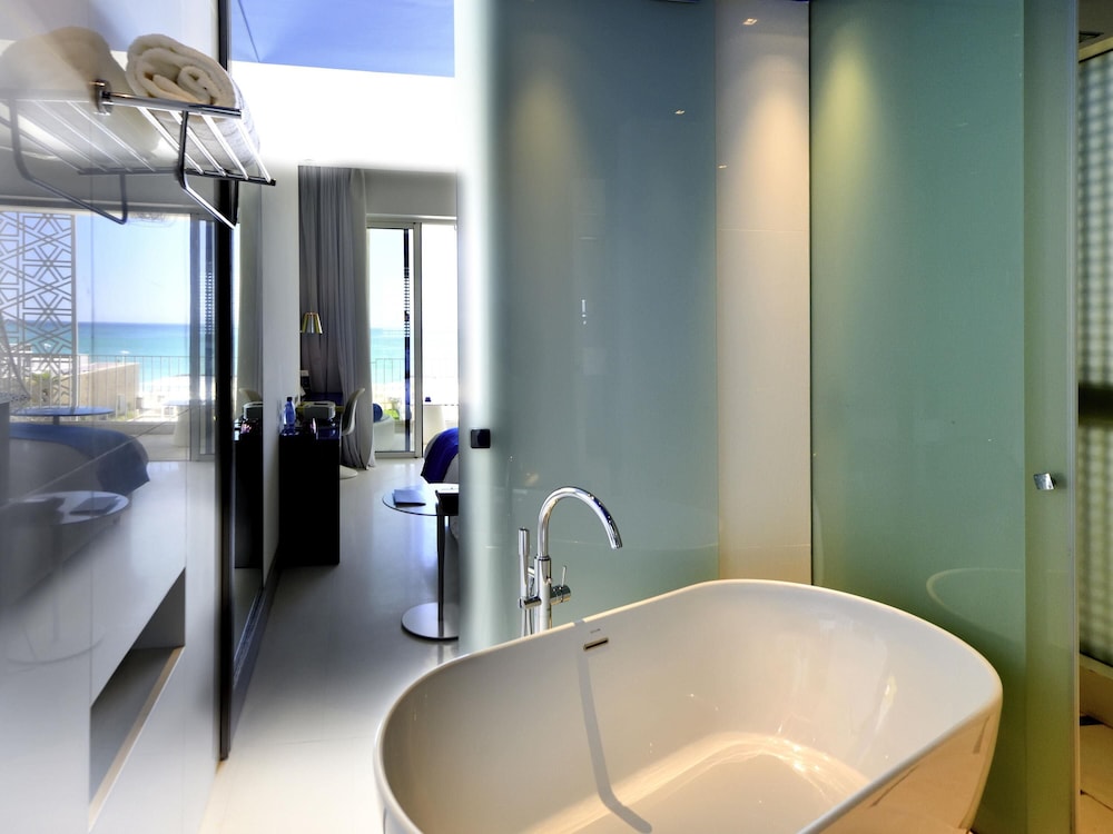 Habitación de lujo, 1 cama king size, vistas al mar, terraza privada del hotel Sofitel Tamuda Bay Beach and Spa. Foto 3