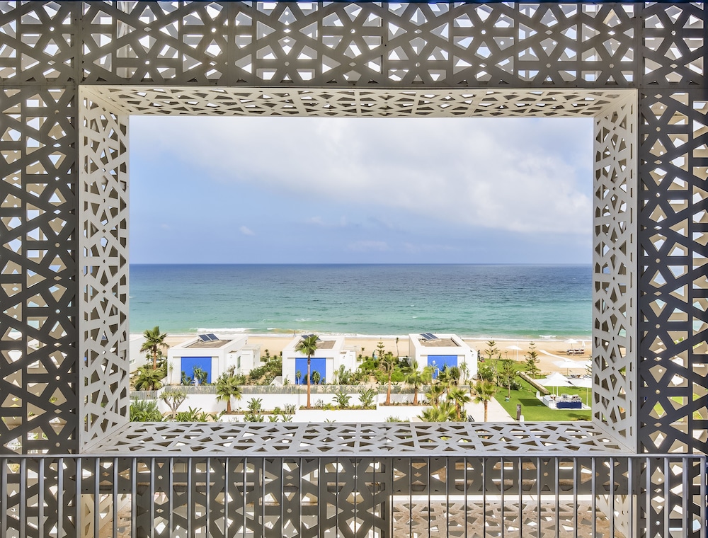 Suite Junior, 1 cama king size, vistas panorámicas al mar, terraza privada del hotel Sofitel Tamuda Bay Beach and Spa. Foto 8