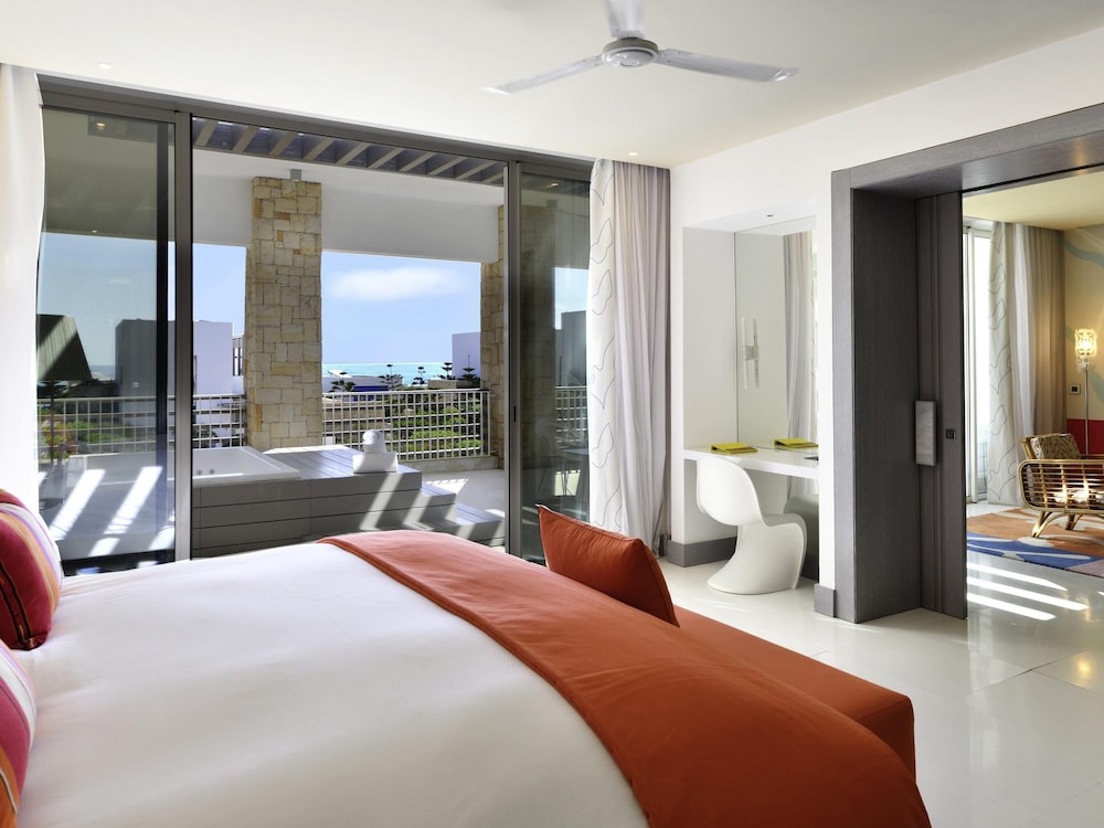 Suite Prestige, 1 cama king size, vistas al jardín, terraza privada con bañera de hidromasaje del hotel Sofitel Tamuda Bay Beach and Spa. Foto 1