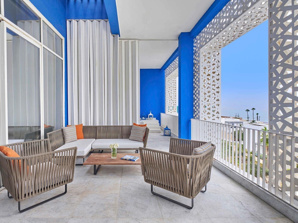 Suite Opera, 1 cama king size, vistas panorámicas al mar, terraza privada con bañera de hidromasaje del hotel Sofitel Tamuda Bay Beach and Spa. Foto 4