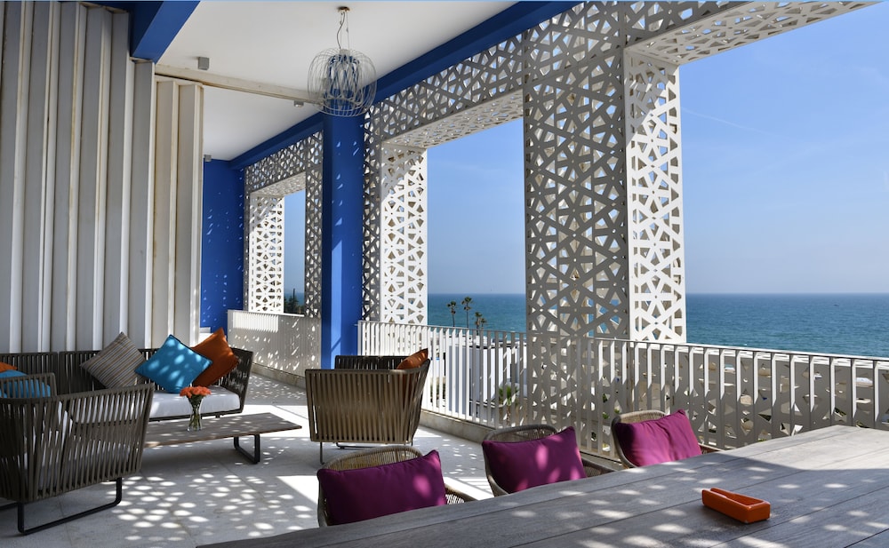 Suite Opera, 1 cama king size, vistas panorámicas al mar, terraza privada con bañera de hidromasaje del hotel Sofitel Tamuda Bay Beach and Spa. Foto 8