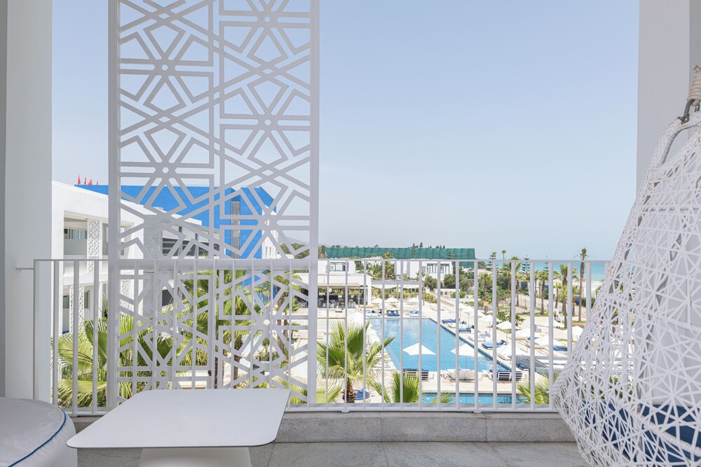 Habitación de lujo, 2 camas individuales, vistas a la piscina, terraza privada del hotel Sofitel Tamuda Bay Beach and Spa. Foto 2
