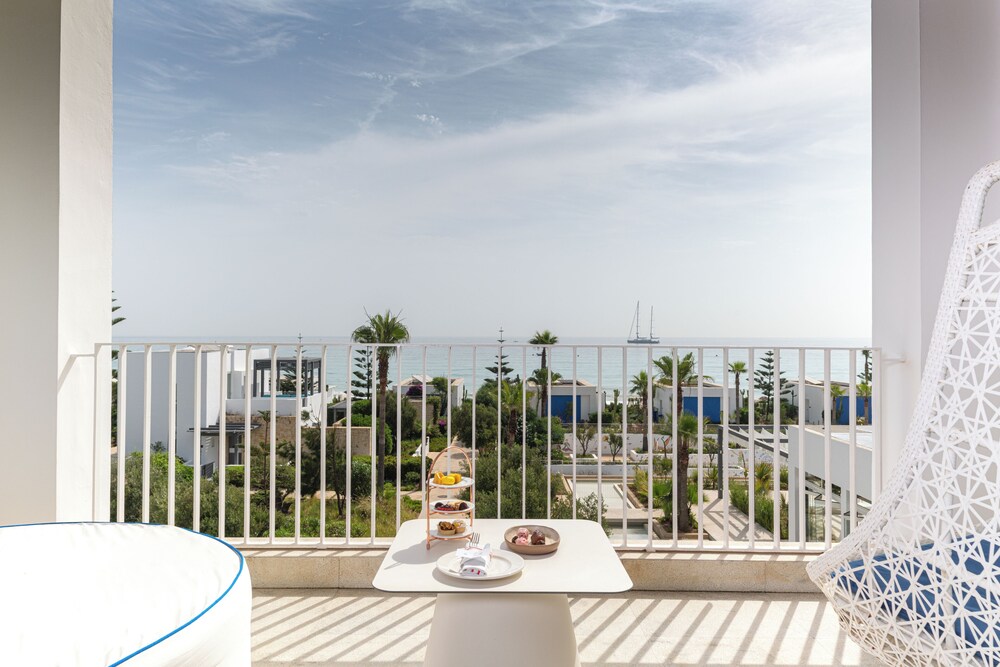 Habitación de lujo, 1 cama king size, vistas al mar, terraza privada del hotel Sofitel Tamuda Bay Beach and Spa. Foto 3