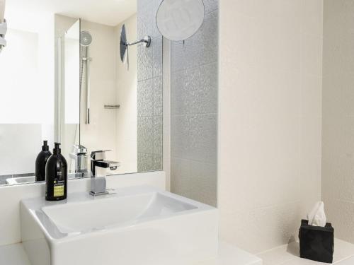Apartamento Con Cocina 1 habitación 1 Cama doble del hotel Adagio Paris 19 eme Cité de la Musique. Foto 8