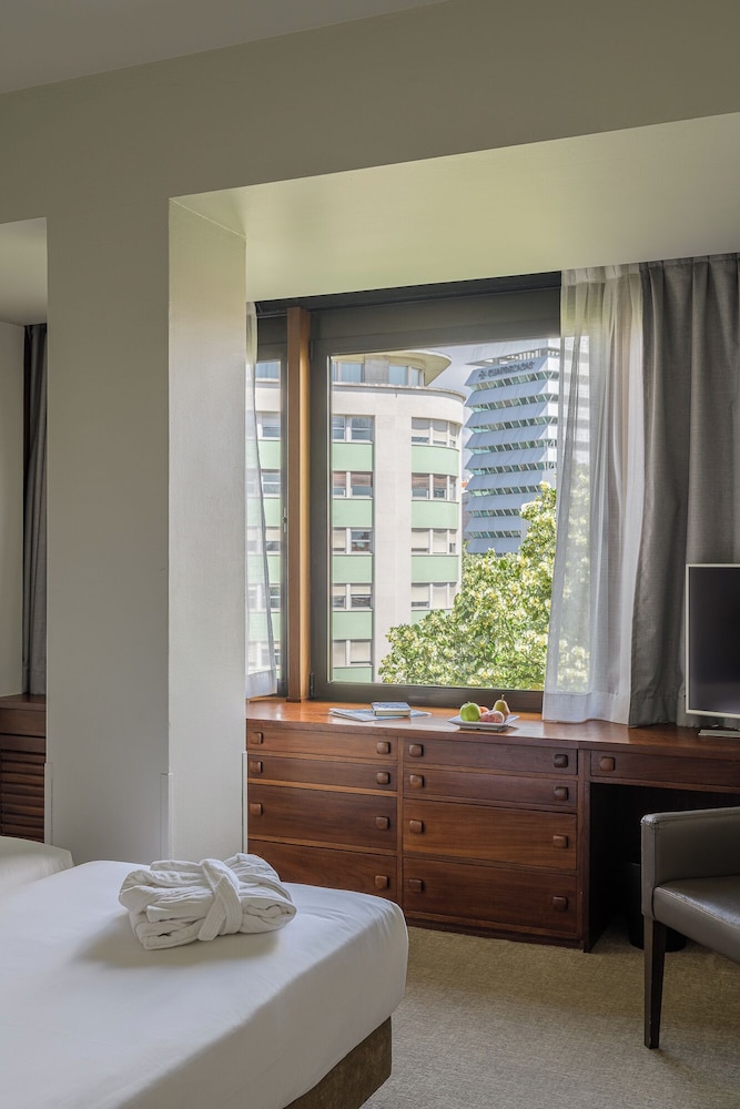 Habitación clásica con 1 cama doble o 2 individuales del hotel Dom Carlos Park. Foto 4
