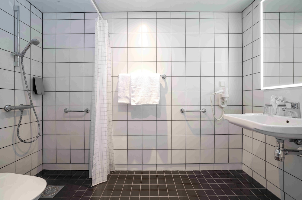 Habitación, accesible para personas con discapacidad del hotel Thon Kirkenes. Foto 3