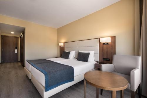 Habitación Doble Deluxe con aparcamiento gratuito - 2 camas del hotel Exe São Lázaro. Foto 4