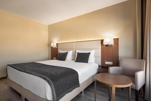 Habitación Doble Deluxe con aparcamiento gratuito del hotel Exe São Lázaro. Foto 4