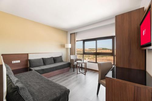 Suite Familiar con aparcamiento gratuito del hotel Exe São Lázaro. Foto 1