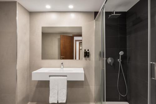 Suite Familiar con aparcamiento gratuito del hotel Exe São Lázaro. Foto 2