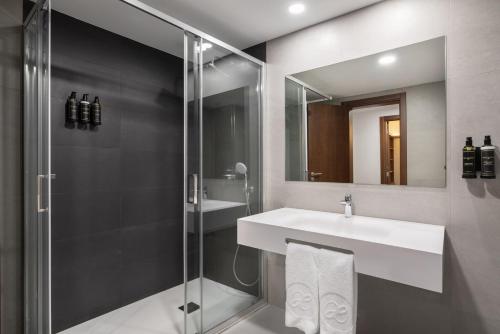 Suite Familiar con aparcamiento gratuito del hotel Exe São Lázaro. Foto 3