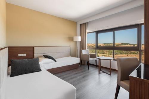 Suite Familiar con aparcamiento gratuito del hotel Exe São Lázaro. Foto 6