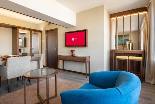 Suite con aparcamiento gratuito del hotel Exe São Lázaro. Foto 1