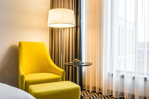 Habitación Doble Esquinera - 2 camas del hotel Hilton Garden Inn Krakow Airport. Foto 1