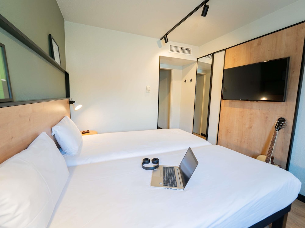 Habitación superior, 2 camas individuales del hotel Ibis Guimaraes. Foto 3