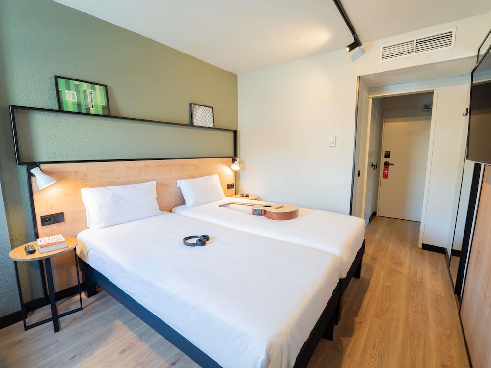 Habitación superior, 2 camas individuales del hotel Ibis Guimaraes. Foto 4