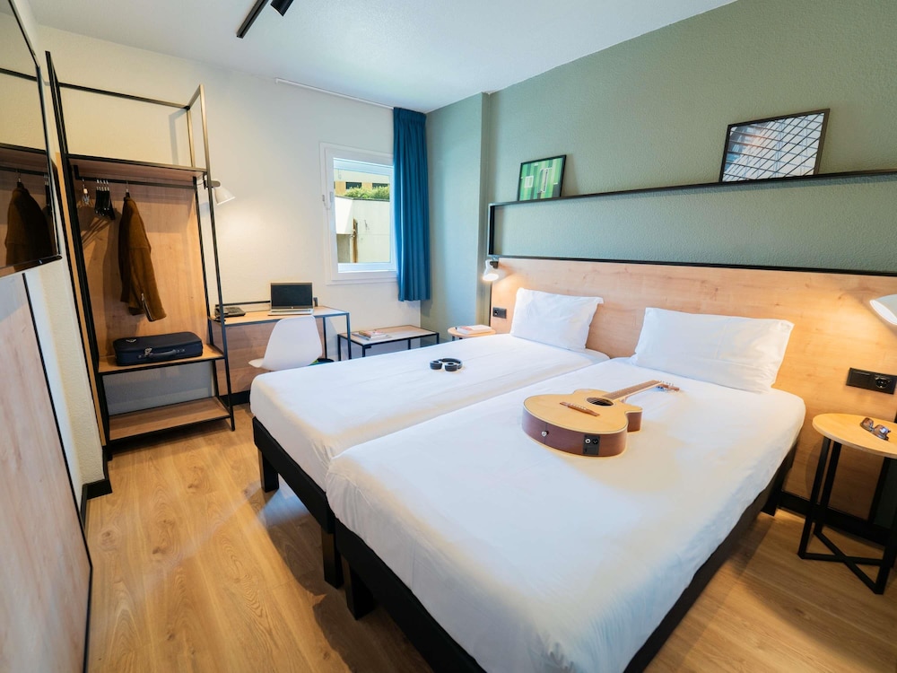 Habitación superior, 2 camas individuales del hotel Ibis Guimaraes. Foto 6