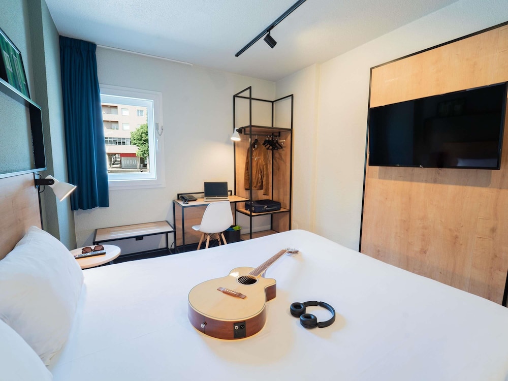 Habitación superior, 1 cama doble del hotel Ibis Guimaraes. Foto 5