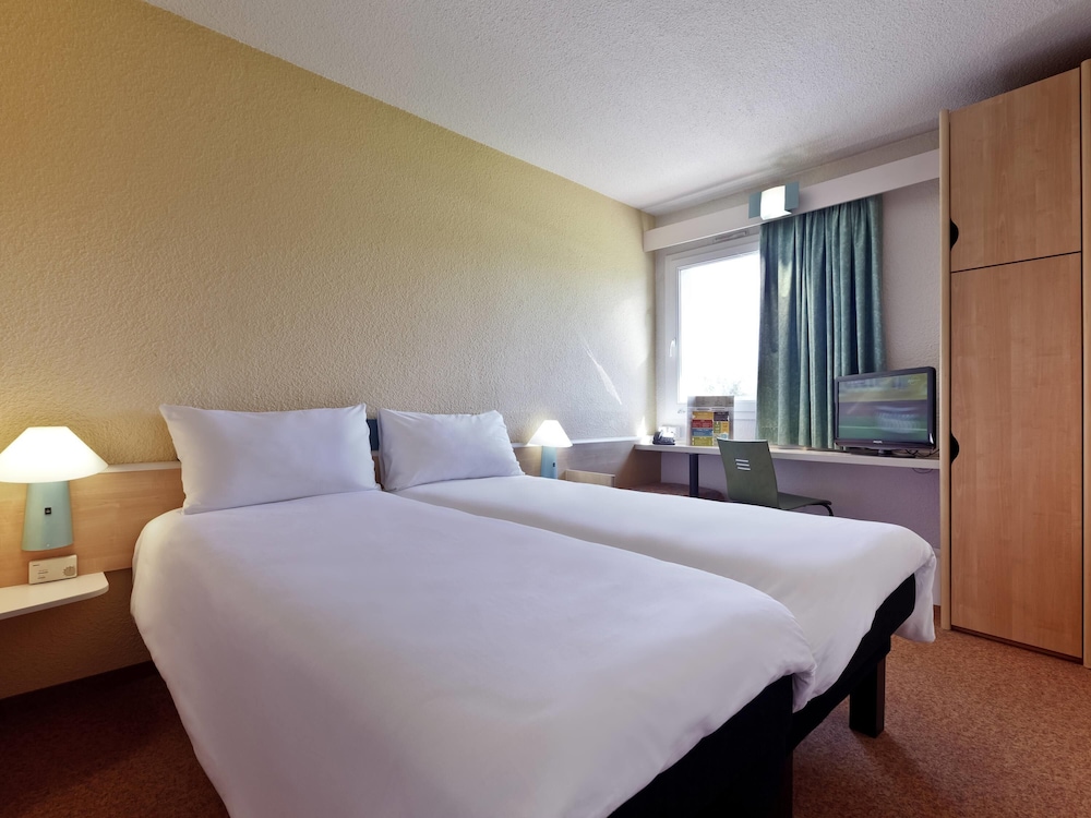 Habitación, 2 camas individuales del hotel Ibis Guimaraes. Foto 3
