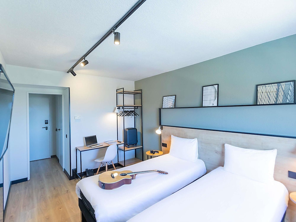 Habitación superior, 2 camas individuales del hotel Ibis Guimaraes. Foto 7