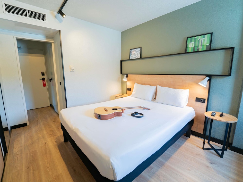 Habitación superior, 1 cama doble del hotel Ibis Guimaraes. Foto 8