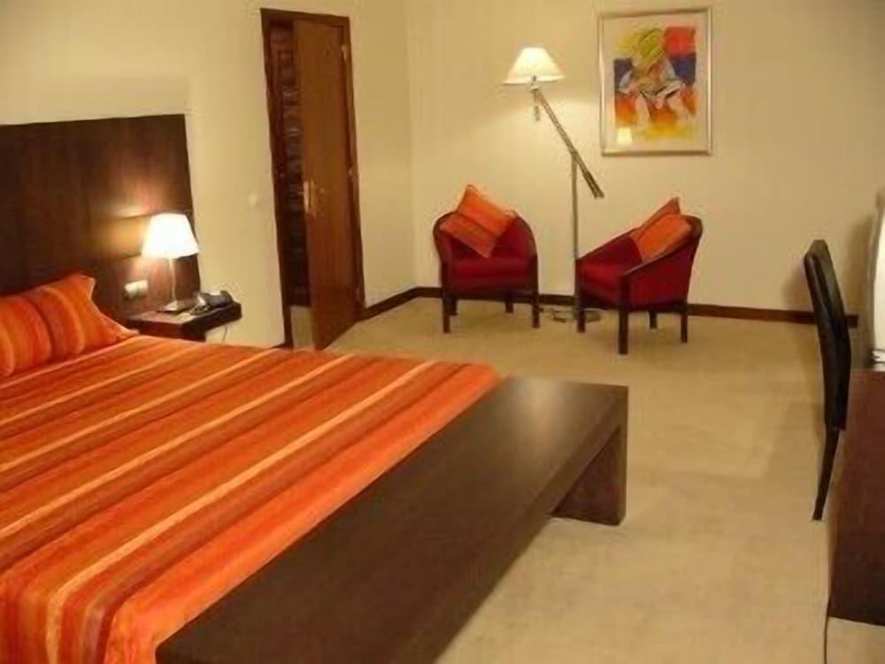 Habitación doble, 1 cama de matrimonio grande del hotel Dighton. Foto 2