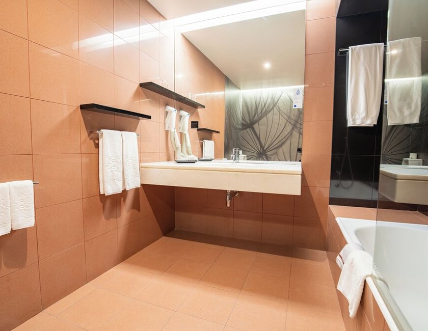 Habitación estándar con 2 camas individuales del hotel Dighton. Foto 19