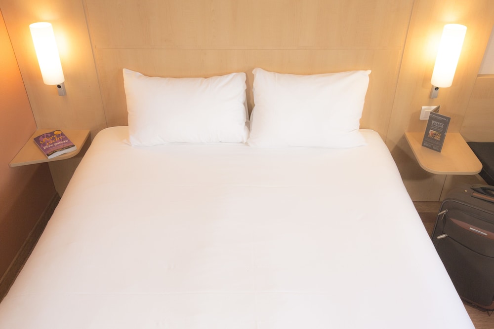 Habitación Standard con una cama doble del hotel Ibis Lille Lomme Centre. Foto 1