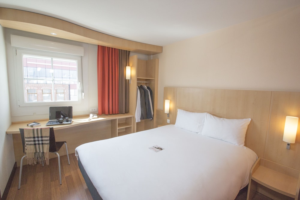 Habitación Standard con una cama doble del hotel Ibis Lille Lomme Centre. Foto 2