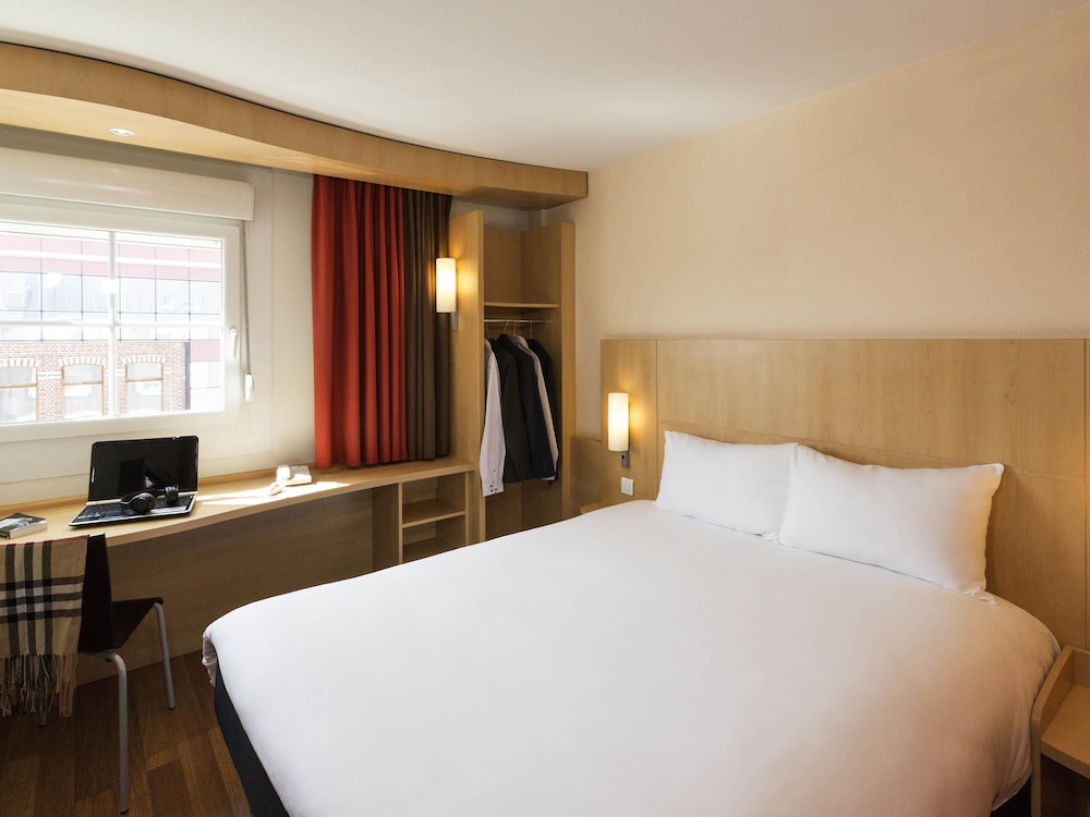 Habitación Standard con una cama doble del hotel Ibis Lille Lomme Centre. Foto 6